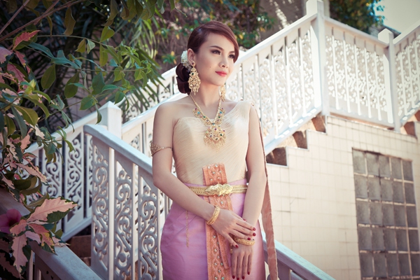 Yến Trang hóa cô dâu Thái xinh đẹp 3