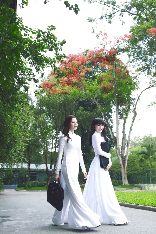 Chị em Thiều Bảo Trang tinh khôi với áo dài nữ sinh 5