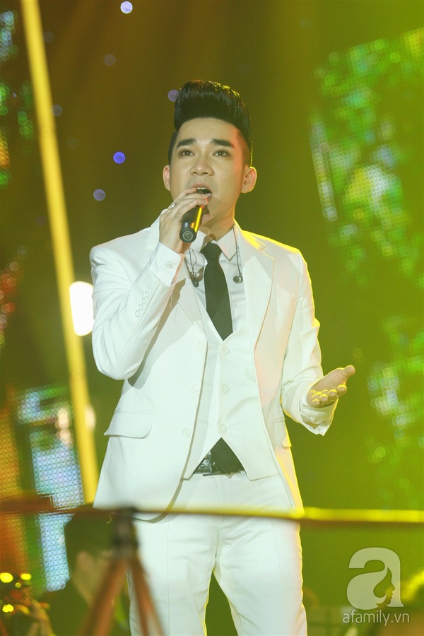 Ngỡ ng&agrave;ng với giọng live khỏe khoắn của Quang H&agrave; cạnh c&aacute;c danh ca 1