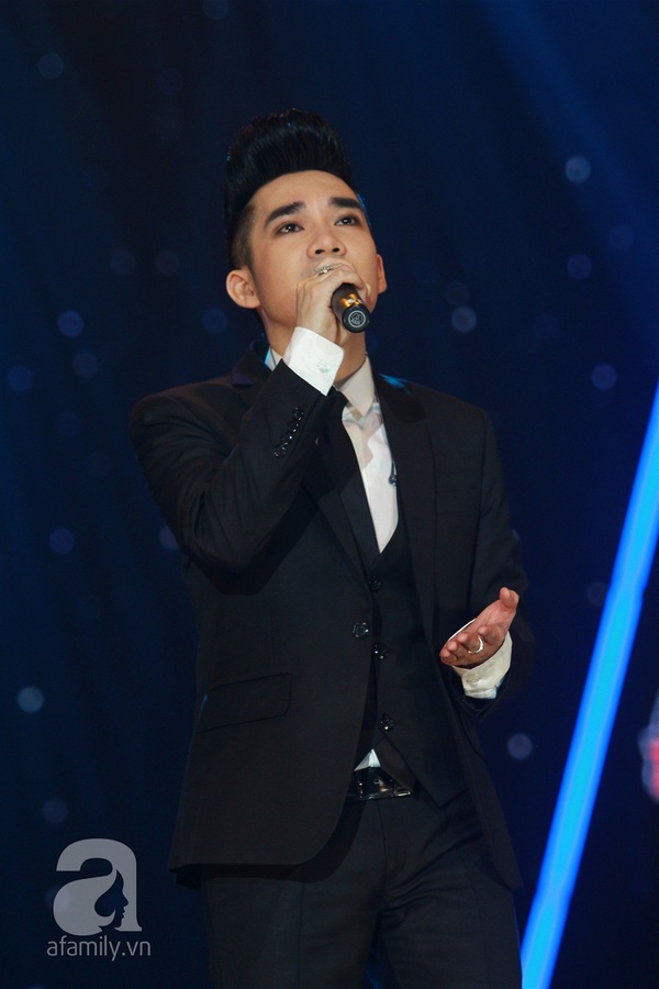 Ngỡ ng&agrave;ng với giọng live khỏe khoắn của Quang H&agrave; cạnh c&aacute;c danh ca 10