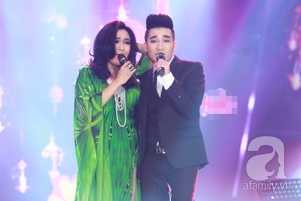 Ngỡ ng&agrave;ng với giọng live khỏe khoắn của Quang H&agrave; cạnh c&aacute;c danh ca 13