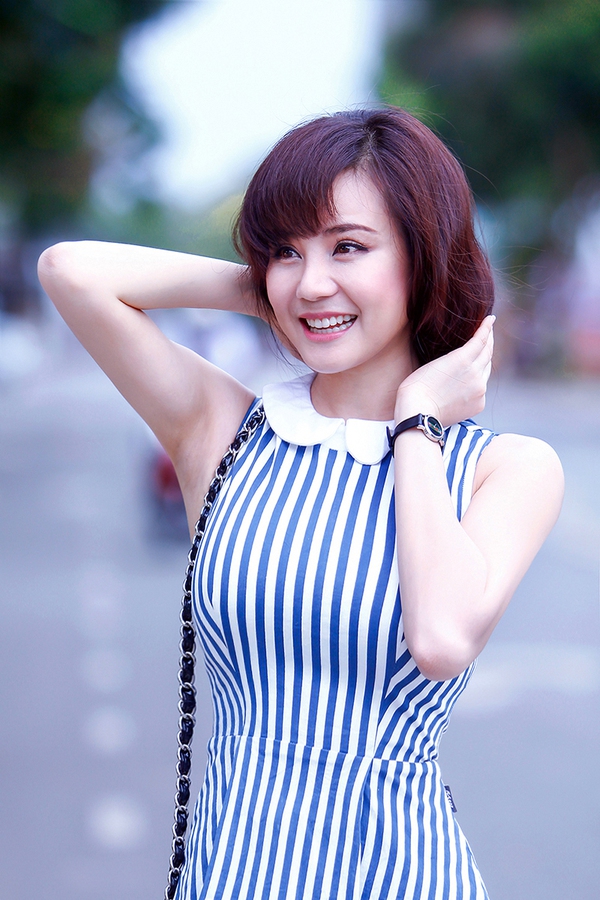 Vy Oanh xinh đẹp khoe eo 