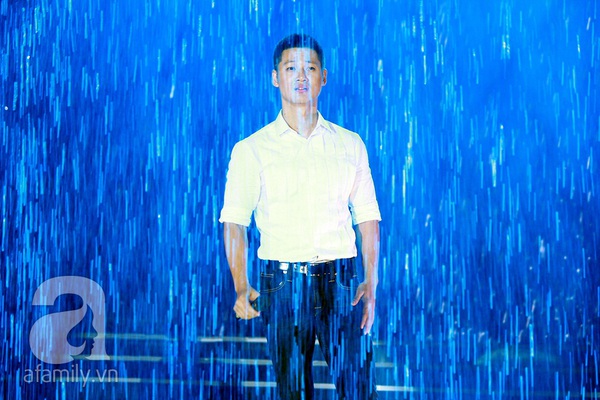 Đức Tuấn, Ngọc Anh dầm mưa ướt sũng trên sân khấu 20