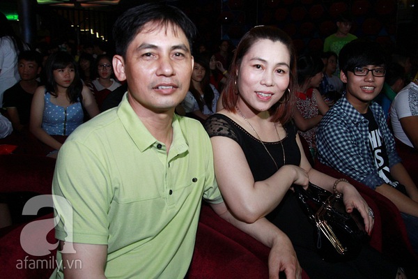 Vợ chồng Phạm Quỳnh Anh hạnh phúc mừng sinh nhật Sơn Tùng M-TP 6
