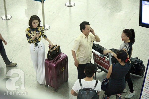 Trương Ngọc Ánh giản dị, Vân Trang điệu đà ở sân bay 8