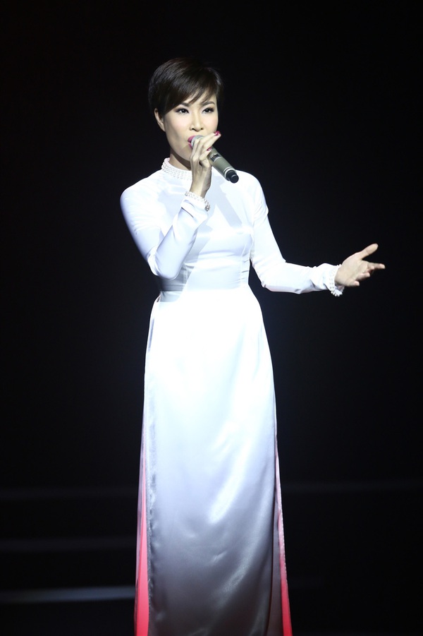 Hồ Ngọc Hà cùng dàn sao Việt diện áo dài trắng hát về biển đảo 16