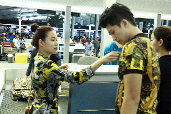 Hoàng Thùy Linh cùng "bạn trai tin đồn" mặc đồ đôi sang Hàn Quốc 9