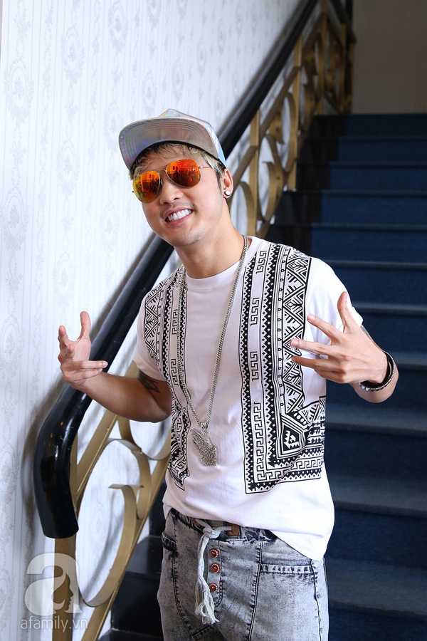 Ưng Hoàng Phúc tươi rói bên bạn gái xinh đẹp 2