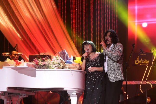 Cẩm Vân đẫm nước mắt trong đêm liveshow 34 năm ca hát 9