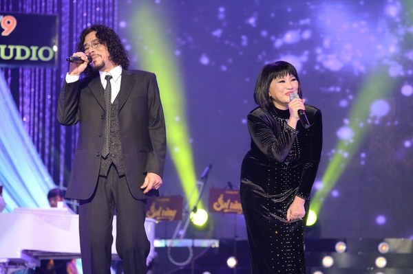 Cẩm Vân đẫm nước mắt trong đêm liveshow 34 năm ca hát 13