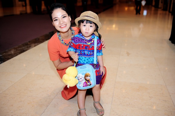 Hoa hậu Trần Thị Quỳnh đưa con gái nhỏ cùng dự sự kiện 2