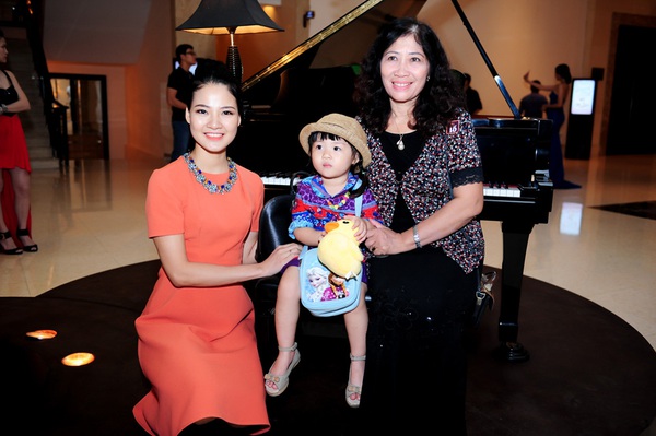 Hoa hậu Trần Thị Quỳnh đưa con gái nhỏ cùng dự sự kiện 3