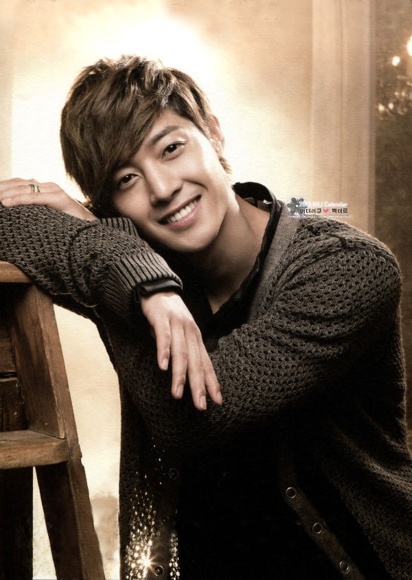 Mỹ nam Kim Hyun Joong đột nhiên hóa “hành khất”  3