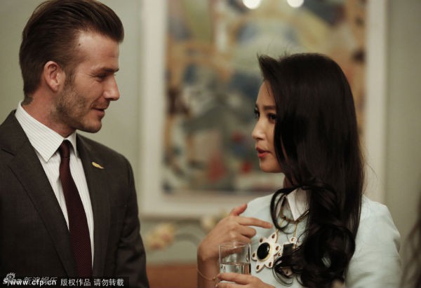 Lý Băng Băng lúng túng trước ánh mắt của Beckham 2