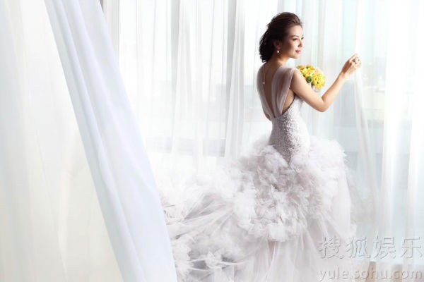 “Nàng A Châu” Lưu Đào đẹp lung linh khi khoác váy cô dâu  4