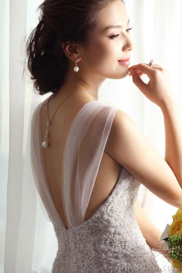 “Nàng A Châu” Lưu Đào đẹp lung linh khi khoác váy cô dâu  5
