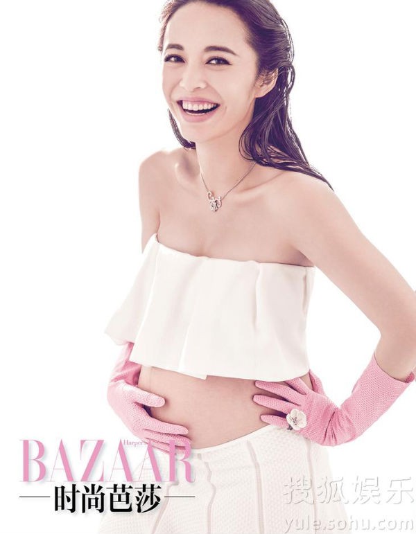&ldquo;Mỹ nh&acirc;n miệng rộng&rdquo; tươi trẻ d&ugrave; bụng bầu 7 th&aacute;ng 5