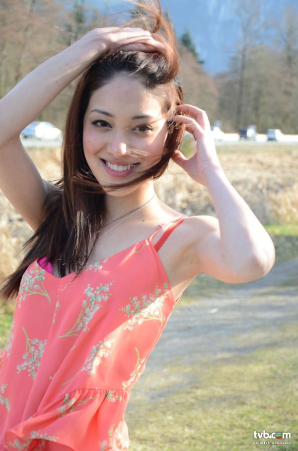 Cận cảnh thân hình gầy yếu của Tân Hoa hậu Hồng Kông 2013  5