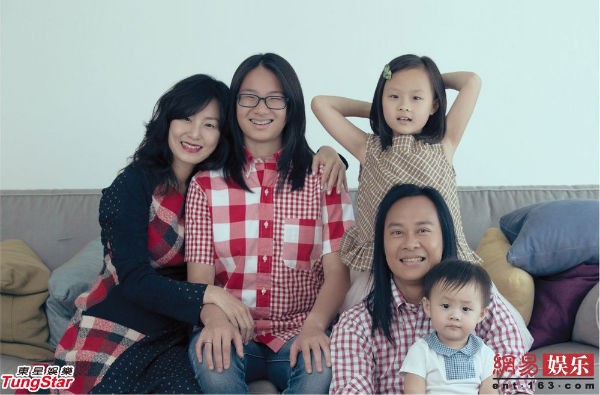 12 gia đình sao Hồng Kông hội tụ trong bộ ảnh lịch từ thiện  6