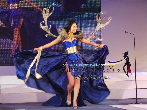 Bích Khanh duyên dáng trong đêm thi quốc phục Miss Grand International 2013 14