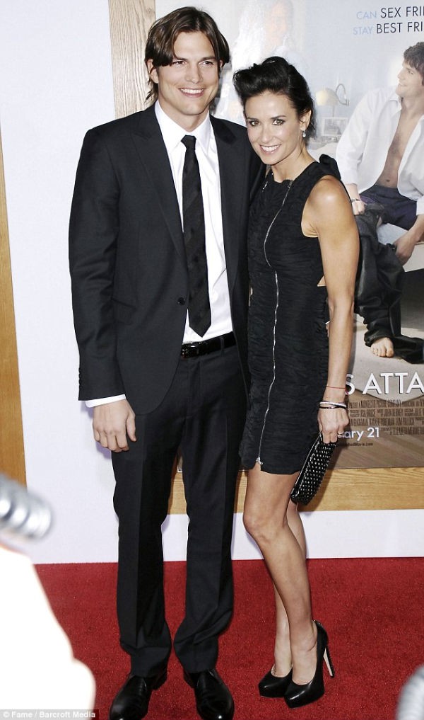 Demi Moore và Ashton Kutcher đã đạt thỏa thuận ly hôn  2