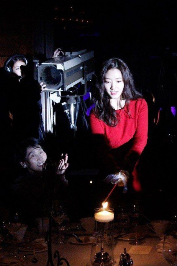 Park Shin Hye trổ tài pha cocktail đón Giáng sinh cùng fan Nhật  2