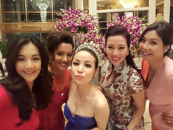 Mrs World mượn váy của Hoa khôi Thể thao Thu Hương