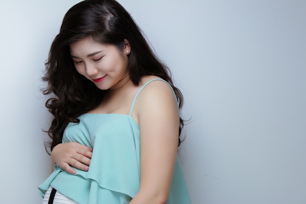 Trang điểm nhẹ nhàng, đơn giản giúp mẹ bầu thêm tự tin 8 Trang điểm nhẹ nhàng, đơn giản giúp mẹ bầu thêm tự tin 8