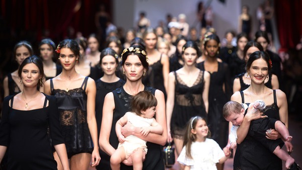 Dolce & Gabbana gây ấn tượng với show diễn toàn em bé 1