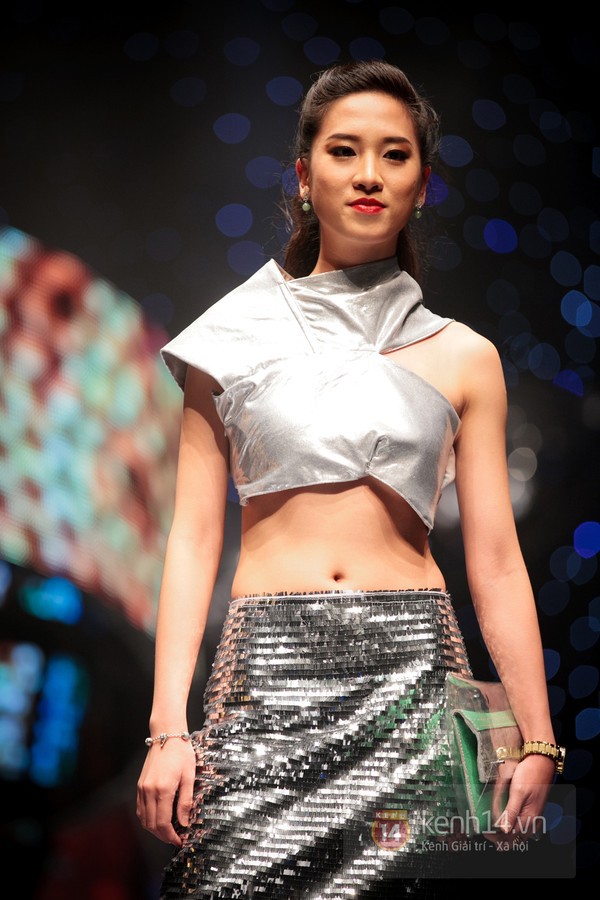 Người mẫu b&eacute;o