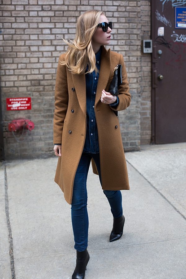 Street style sành điệu với đồ jean của các quý cô Châu Âu 8 Street style sành điệu với đồ jean của các quý cô Châu Âu 8
