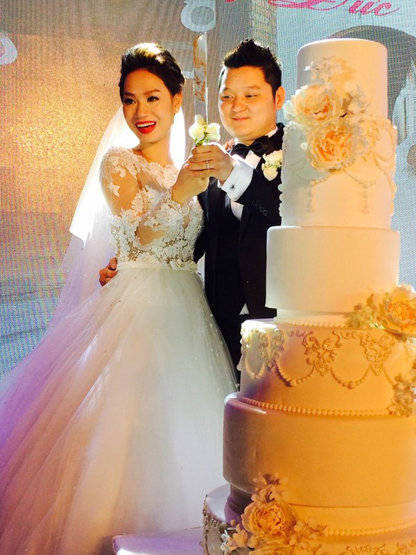 Những bộ váy cưới lộng lẫy nhất showbiz Việt năm 2014 25