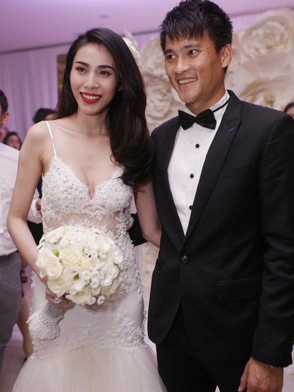 Những bộ váy cưới lộng lẫy nhất showbiz Việt năm 2014 2