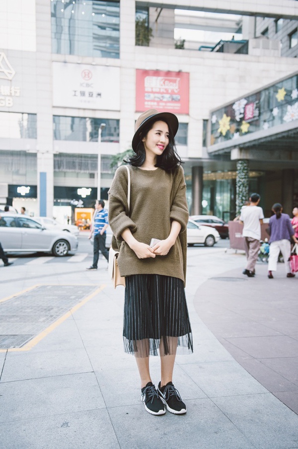 Street style tràn ngập sắc đỏ của các quý cô châu Á  12