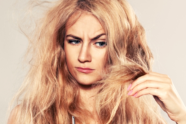 10 dấu hiệu  cho thấy mái tóc bạn đang bị hư tổn 1