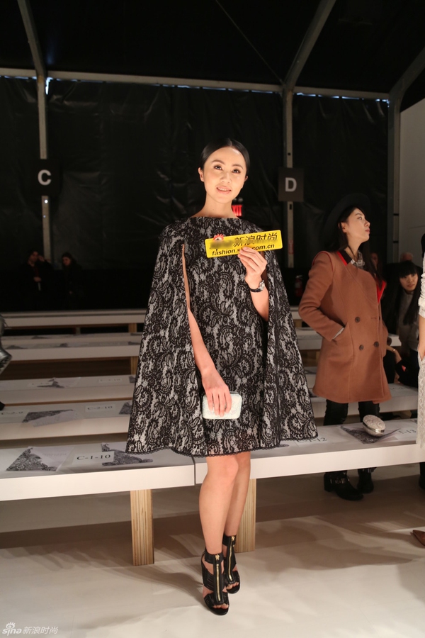 Vợ Đan Trường cùng loạt sao châu Á làm khách mời tại New York Fashion Week 16