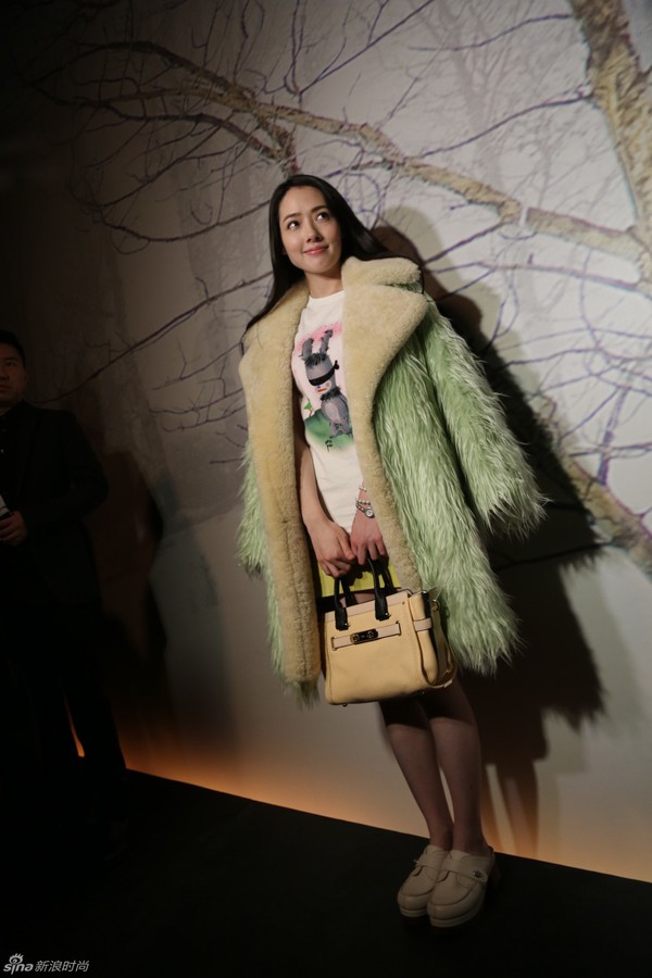 Vợ Đan Trường cùng loạt sao châu Á làm khách mời tại New York Fashion Week 9