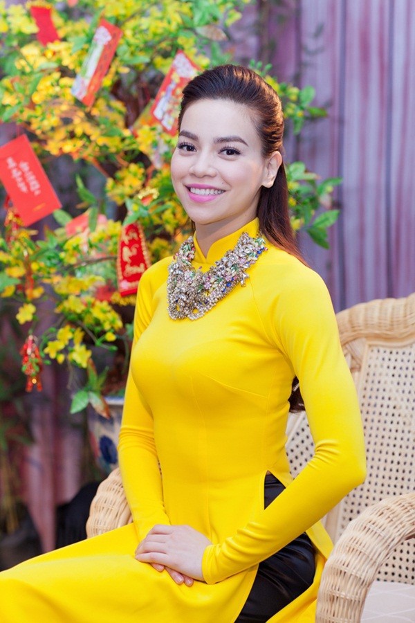 Sao Việt muôn màu muôn vẻ với áo dài đón Tết 2015 6