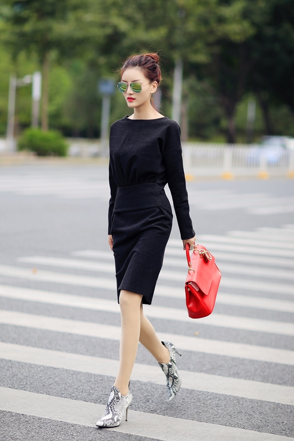 Họa tiết v&agrave; m&agrave;u sắc m&ugrave;a xu&acirc;n ngập tr&agrave;n street style ch&acirc;u &Aacute; 7