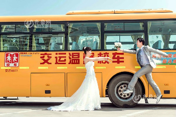Bộ ảnh cưới độc đáo tại bến xe buýt khiến cộng đồng mạng 