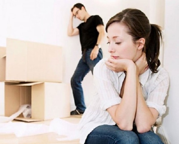 C&ocirc; vợ qu&ecirc;n về nh&agrave; sớm