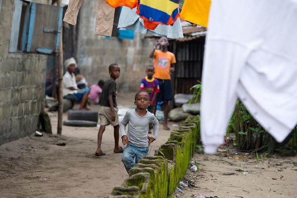 Bên trong khu ổ chuột Ebola: Thiếu nước sạch để ngăn ngừa sự lây lan  4