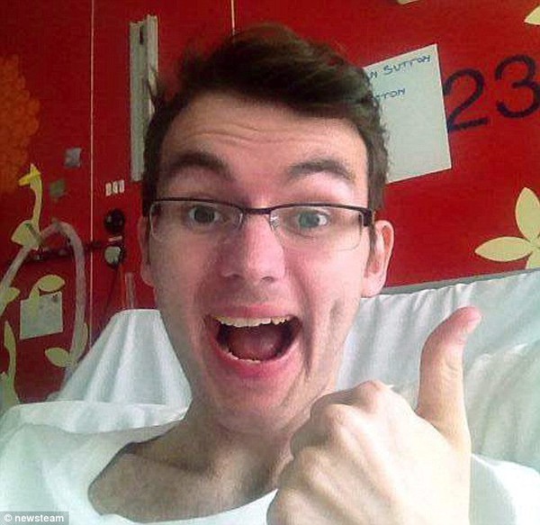 Chàng trai mắc bệnh ung thư quyên 5 triệu bảng Anh cho tổ chức từ thiện 1