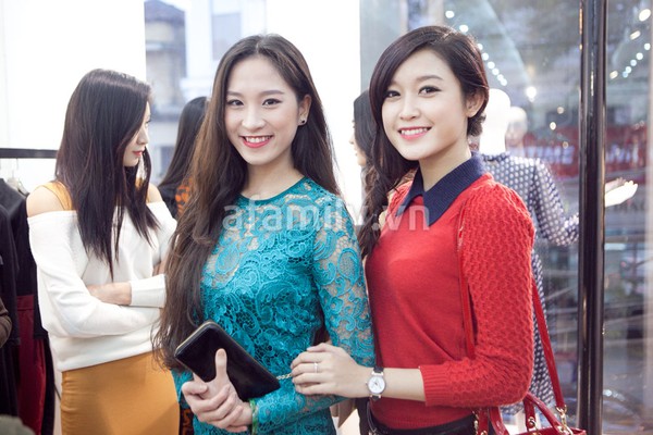Cận cảnh từng n&eacute;t đường cong quyến rũ của Ngọc Trinh 18