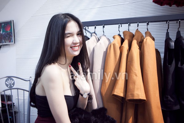 Cận cảnh từng n&eacute;t đường cong quyến rũ của Ngọc Trinh 4