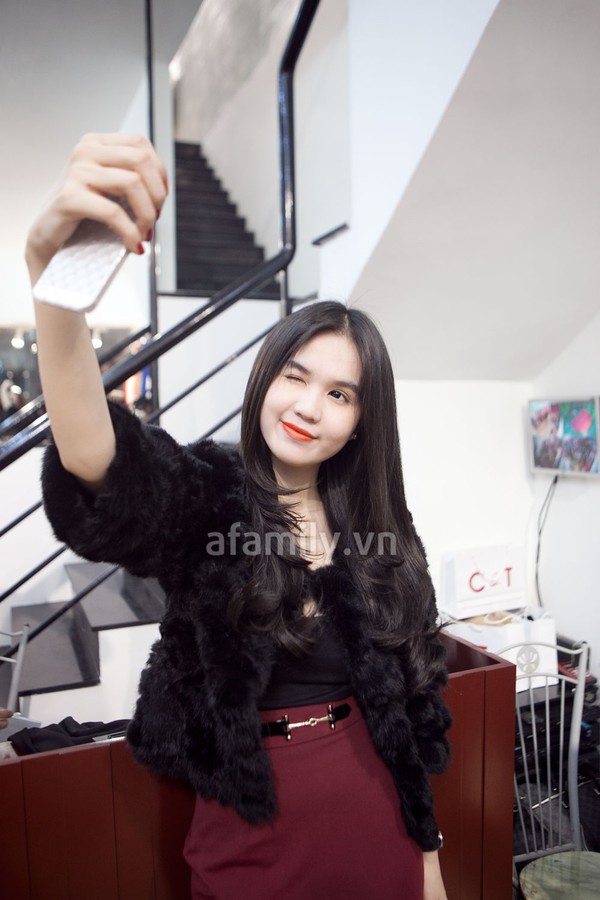 Cận cảnh từng n&eacute;t đường cong quyến rũ của Ngọc Trinh 9
