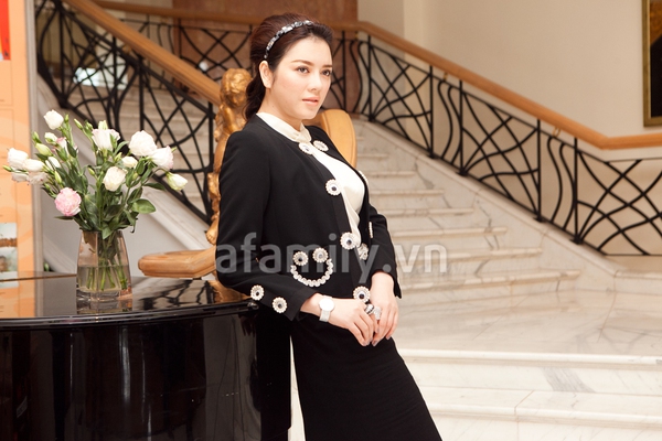 L&yacute; Nh&atilde; Kỳ khoe d&aacute;ng ở bể bơi trong gi&oacute; lạnh HN 5