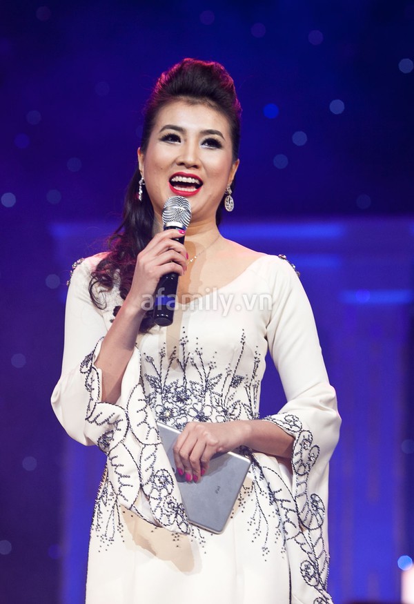 Hồng Nhung khen Mỹ Linh xinh như c&ocirc;ng ch&uacute;a 13