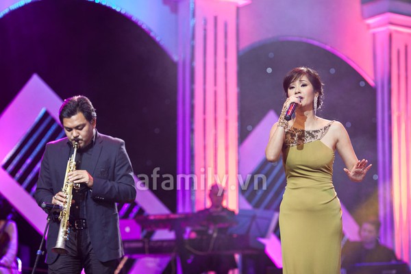 Hồng Nhung khen Mỹ Linh xinh như c&ocirc;ng ch&uacute;a 17
