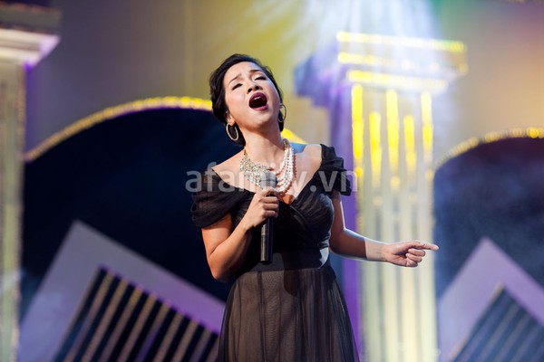 Hồng Nhung khen Mỹ Linh xinh như c&ocirc;ng ch&uacute;a 4